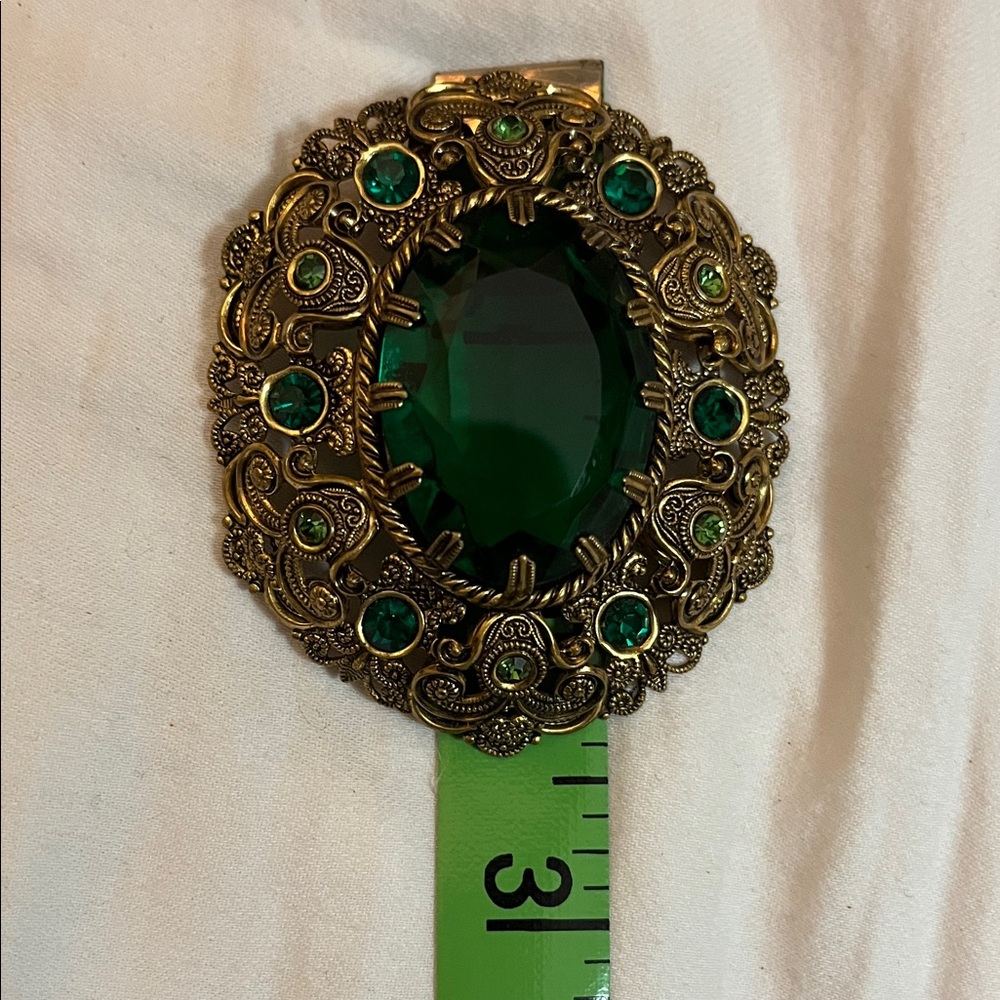 Vintage Ornate Gold and Green Gemstone Brooch - Picture 10 of 11
